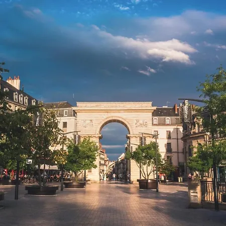 Le Romantique I Hypercentre I Cocon & Republique Apartman Dijon